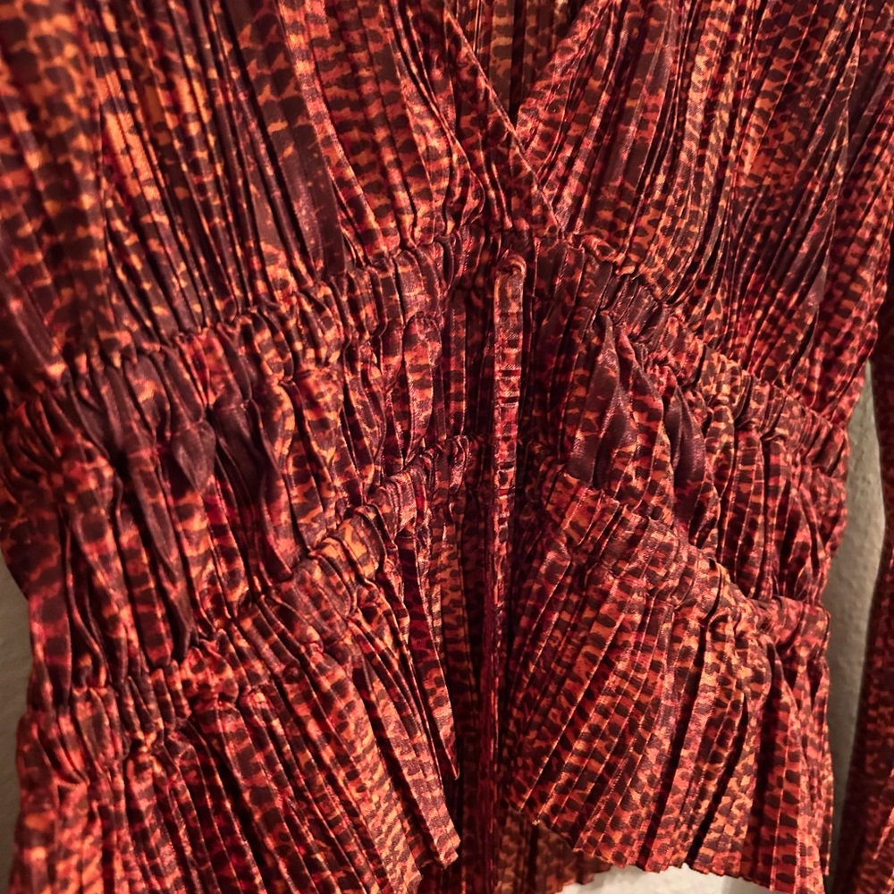 Urban Outfitters Women's Plisse Peplum Crop Top Medium - Picture 6 of 9